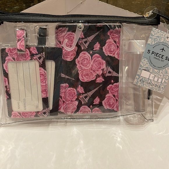 NWT 5 piece pink travel kit - Picture 5 of 7